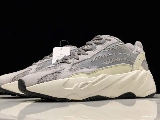V2 Static Yeezy Adidas EF2829 Boost 700 0524